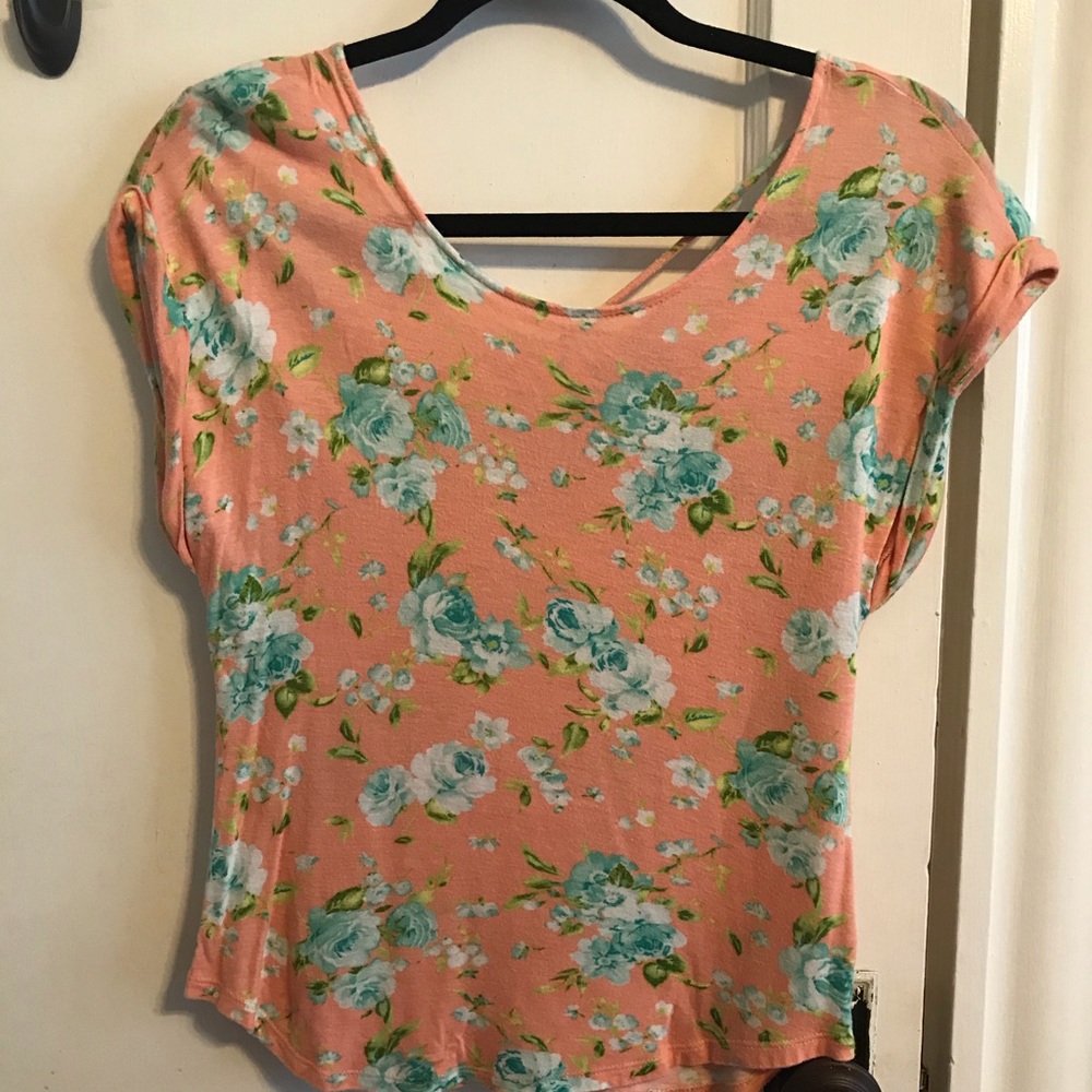 Light weight tee with criss cross back